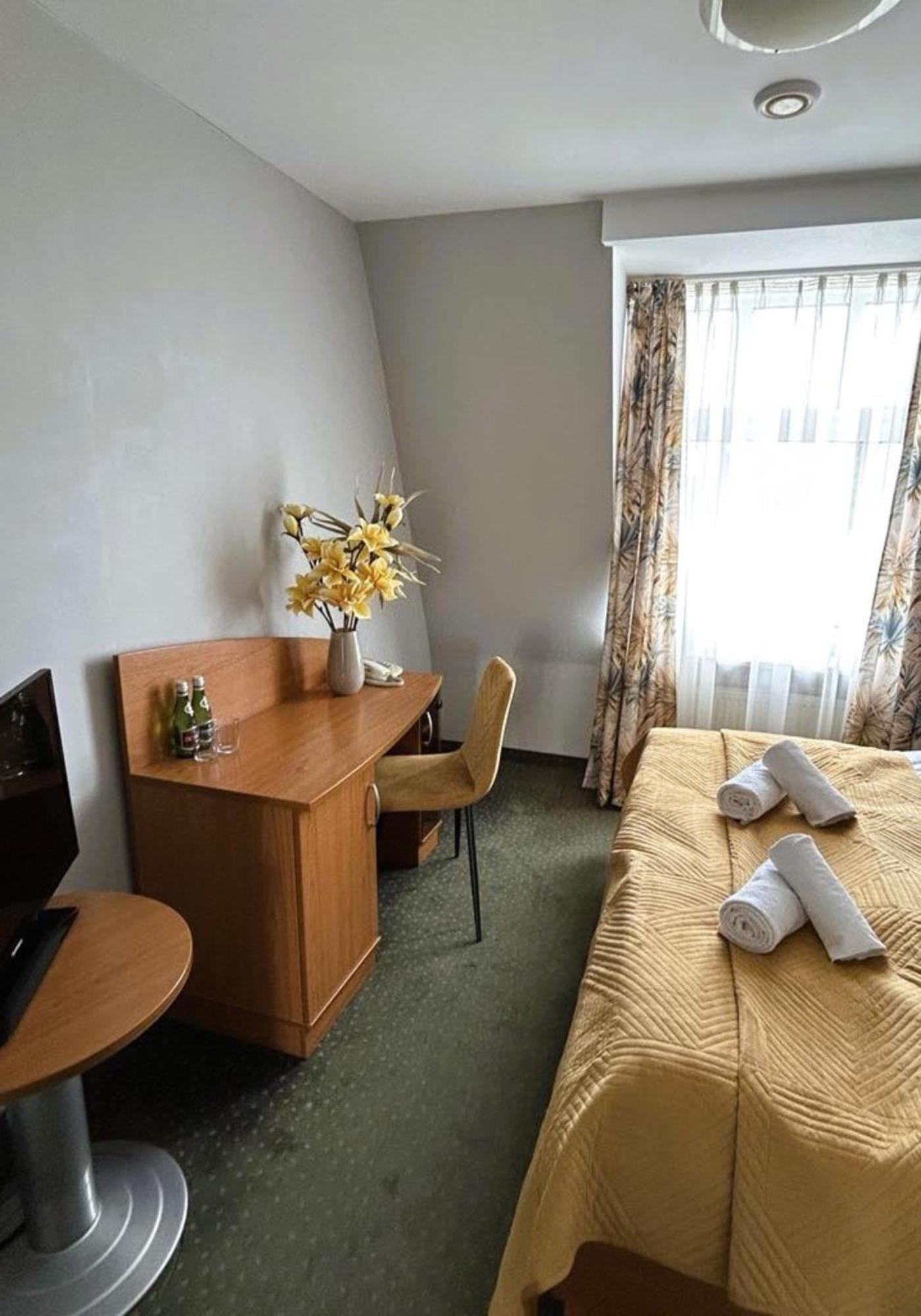 Motel Petro Torzym Eksteriør billede