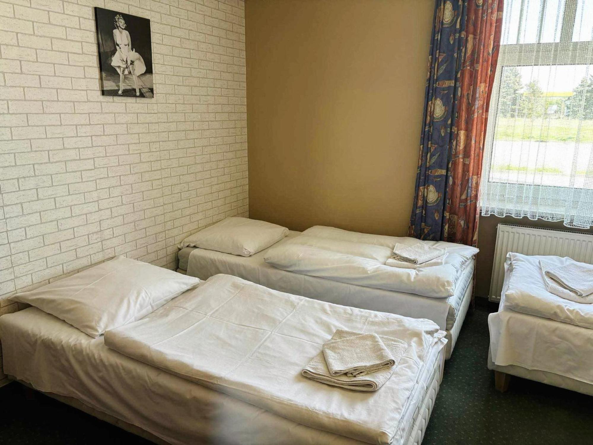 Motel Petro Torzym Eksteriør billede