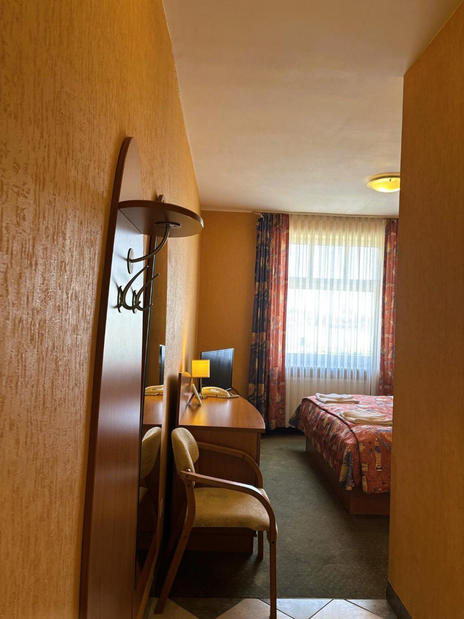 Motel Petro Torzym Eksteriør billede
